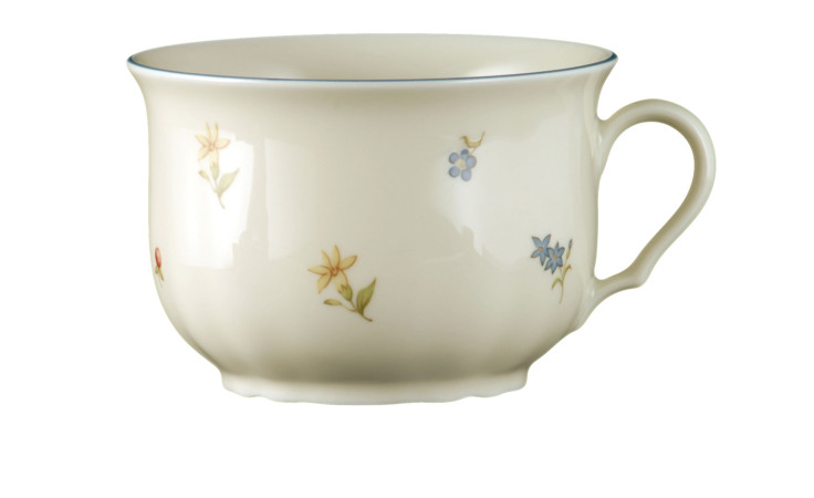 Milchkaffeetasse Marieluise 370 ml aus Porzellan mit Streublumen-Motiv.