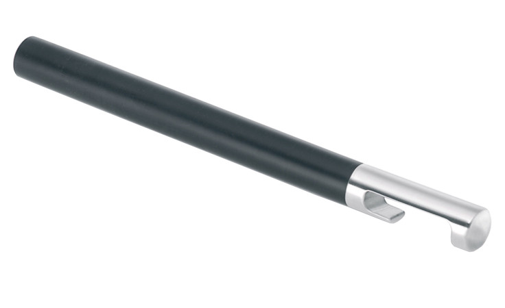 Flaschenöffner Utilo 16,2 cm aus Edelstahl und Kunststoff in schwarz mit silbernen Akzent.