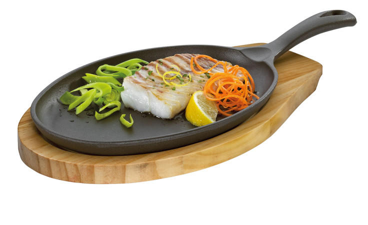 Pfanne BBQ mit Holzbrett aus Gusseisen in schwarz