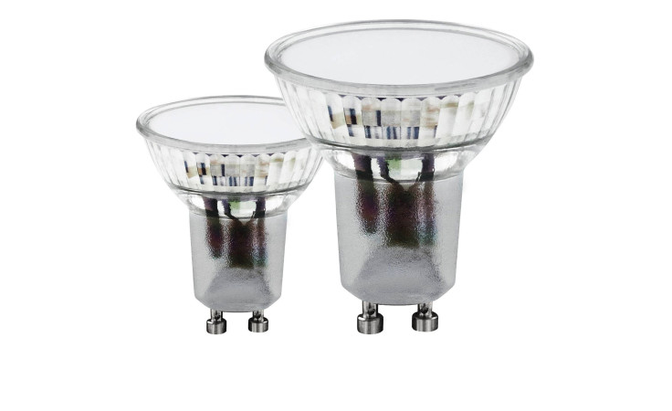 Zwei LED-Leuchtmittel 110141 GU10 mit silbernen Sockeln, klaren Glasaufsätzen, auf weißem Hintergrund. Effizienzklasse D.