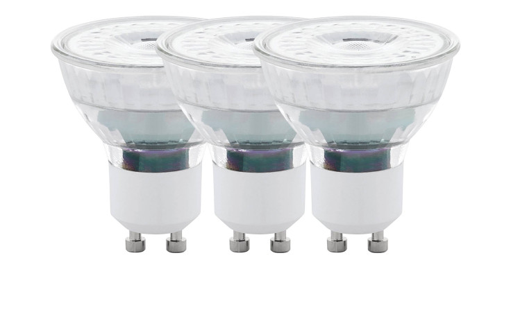 Drei transparente LED-Leuchtmittel 110151 GU10 stehen aufrecht nebeneinander auf weißem Grund.