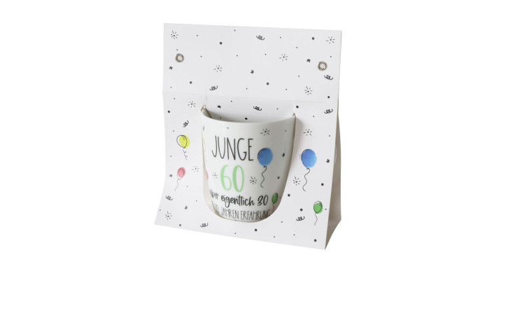 Becher 330 ml aus Keramik: Weiß mit buntem Text und Ballons, festlich als Geschenk verpackt.