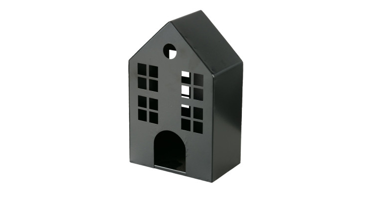 Schwarz montiert: Die Laterne Janta 24 cm aus Metall hat ausgeschnittene Fenster und Tür, isoliert auf Weiß.