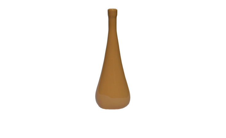 Eine hohe, schmale, braune Vase (27 cm) mit langem Hals und abgerundetem Boden vor weißem Hintergrund.