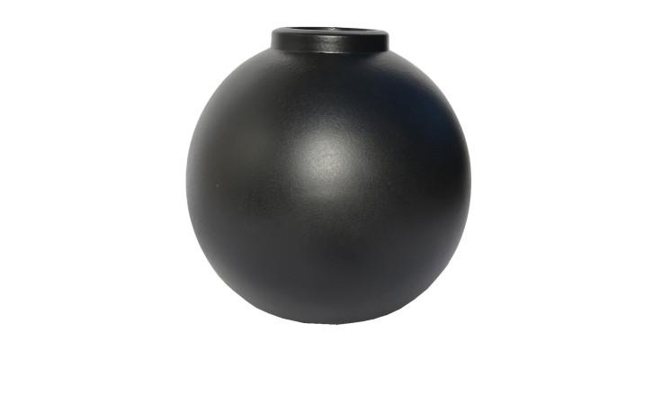 Eine runde, glatte Vase 19 cm Schwarz mit einer kleinen Öffnung, abgebildet auf einem weißen Hintergrund.