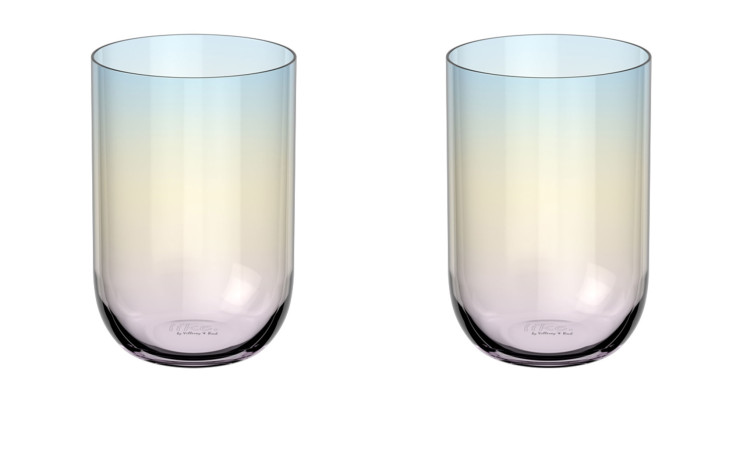 Zwei Longdrink-Gläser Like Pearl von Villeroy & Boch mit dezentem Blau-Gelbverlauf auf weißem Grund.