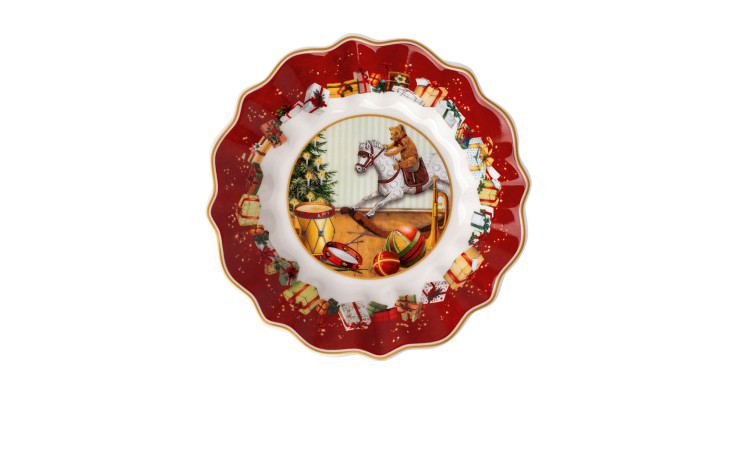 Die Schale auf Fuß klein Toys Fantasy von Villeroy & Boch zeigt einen Bären, der auf einem Pferd reitet.