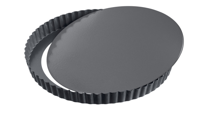 Die Kaiser La Forme Plus 28 cm geriffelte Tortenform mit herausnehmbarem Boden ist getrennt auf weißem Hintergrund abgebildet.