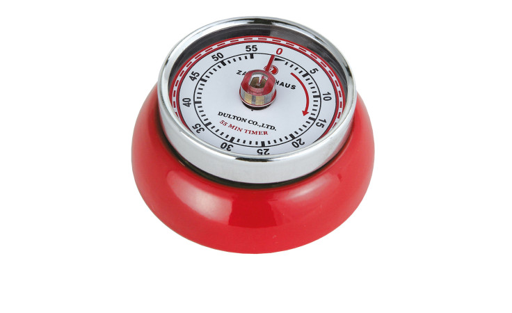 Ein roter Küchentimer Speed, 7 cm Durchmesser, eingestellt auf 25 Minuten auf weißem Hintergrund.