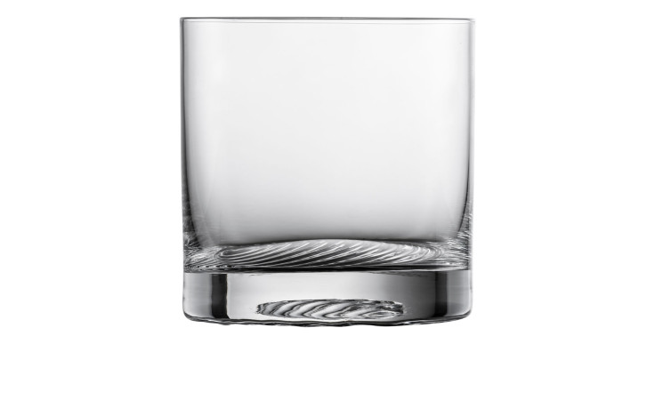 Das Zwiesel Glas Whiskyglas Echo ist ein transparenter 8 cm großer Becher mit einem strukturierten Boden auf weißem Hintergrund.