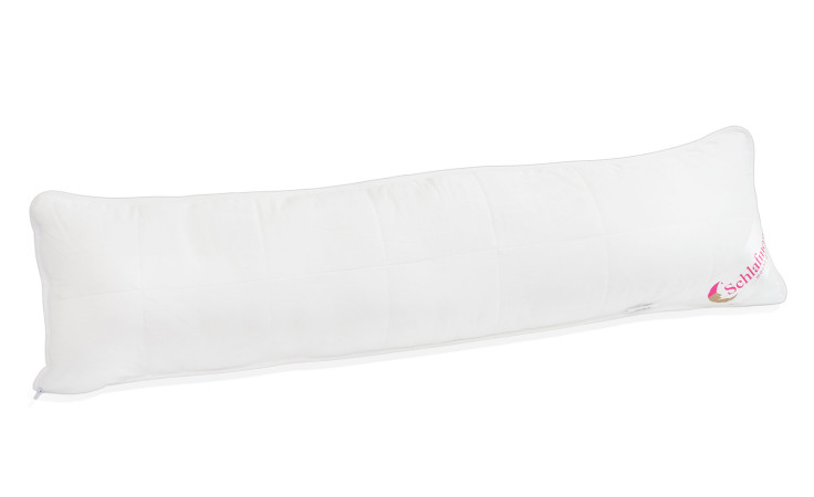 Schlafmond Seitenschläferkissen Cosimo 40x140 cm aus weißem Perkal mit dezenter Naht und pinkem Label.