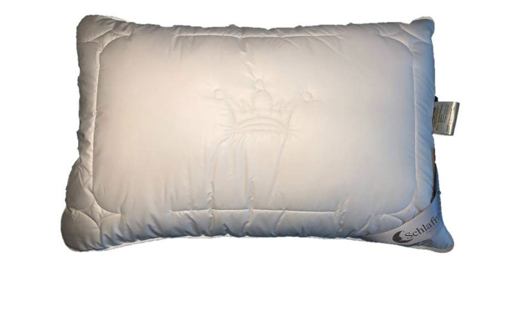 Ein weißes 40x60 cm großes "Kopfkissen Der kleine Prinz" mit einem Kronenmotiv und einem "Schlaf"-Etikett in der unteren rechten Ecke.