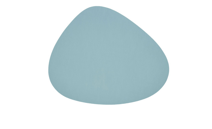 Eine große, unregelmäßige blaue Form wie ein glattes Dreieck ziert den Glasuntersetzer Kaja 14 x 11,5 cm auf Weiß.