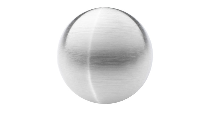 Eine glänzende, gebürstete, silbermatte Casa Nova Metall-Kugel 10 cm sitzt auf einem weißen Hintergrund.