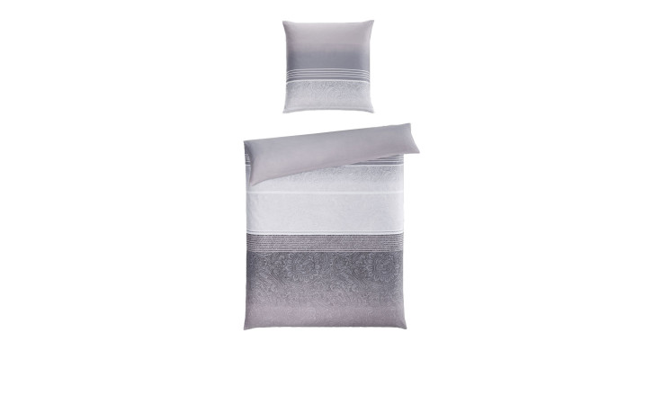 Die Satin-Bettwäsche 155 x 220 cm im Set in Grau und Weiß, mit Kissenbezug und gemustertem Bettbezug, auf weißem Untergrund.
