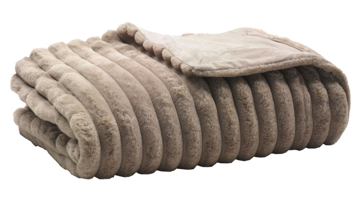 Die Decke geriffelt 150 x 200 cm ist eine gerippte taupefarbene Kunstfelldecke mit einer weichen, plüschigen Synthetikfaser-Textur.