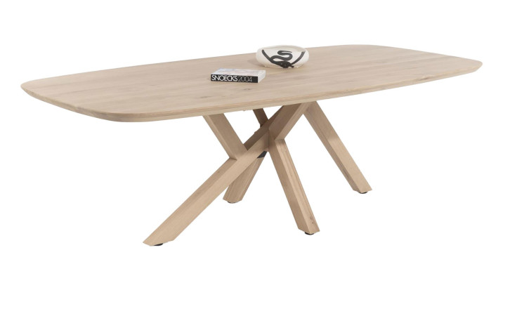 Tisch Shimla aus massivem Eichenholz mit ovaler Tischplatte