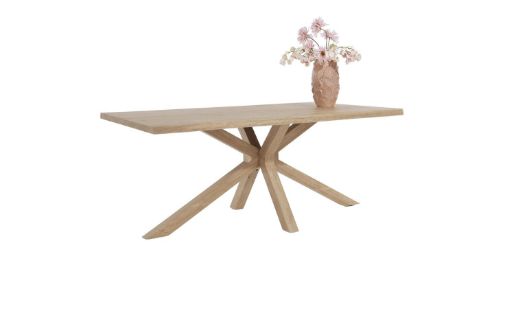 Esstisch Nyborg in Eichenfurnier mit warmer Holzfarbe und Sterngestell