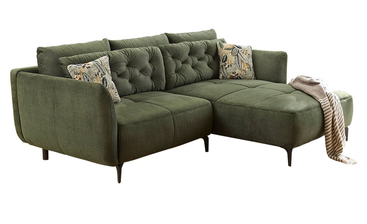 Wohnlandschaft Susan in einem Dunkelgrünen Bezugsstoff mit drei großen und zwei gesteppten Kissen und zwei Mehrfarbige Kissen.