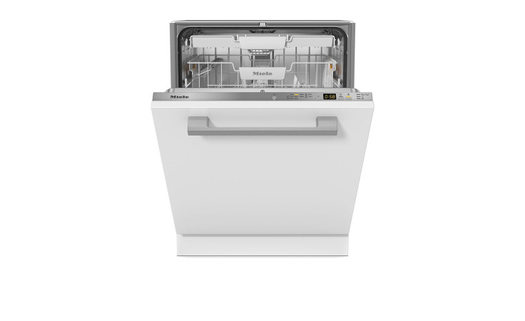 Weißer Miele-Geschirrspüler G5662SCVi, vollintegrierter Geschirrspüler mit geöffneter Tür, Innenkorb und Bedienfeld.