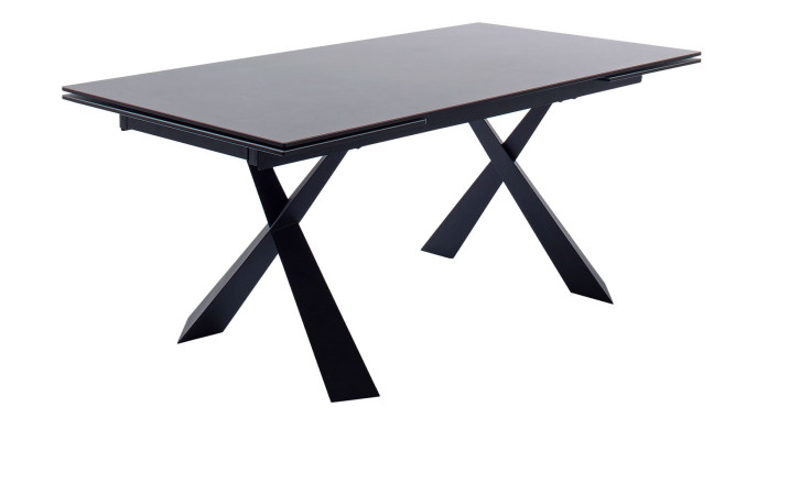 Auszugstisch Belin mit einerm schwarzen Metallgestell und einer Keramik / Sicherheitsglasplatte ebenfalls in schwarz. Schräge Seitenansicht.