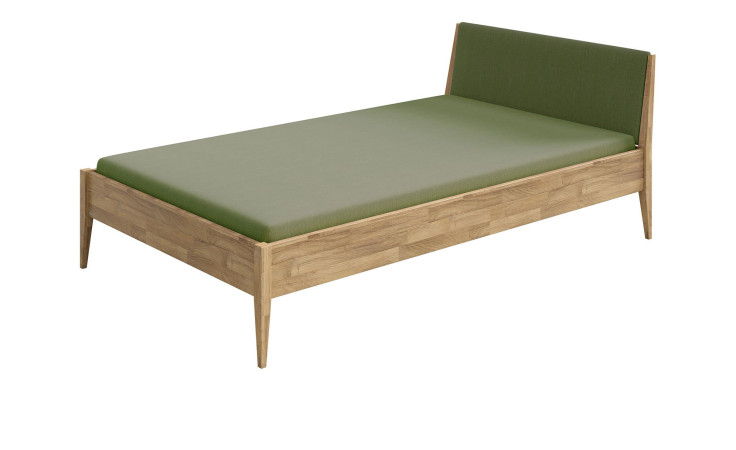 Traumliege Stiene in Eiche Massivholz mit einem Stoffkopfteil in Nordic Green.