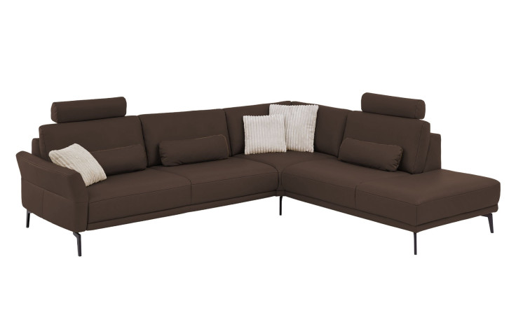 Komfort-Ecksofa plano|FORM Formello, in der Farbausführung Braun, mit Kissen und Kopfstützen