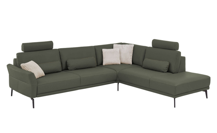 Komfort-Ecksofa plano|FORM Formello, in der Farbausführung Grün, mit Kissen und Kopfstützen