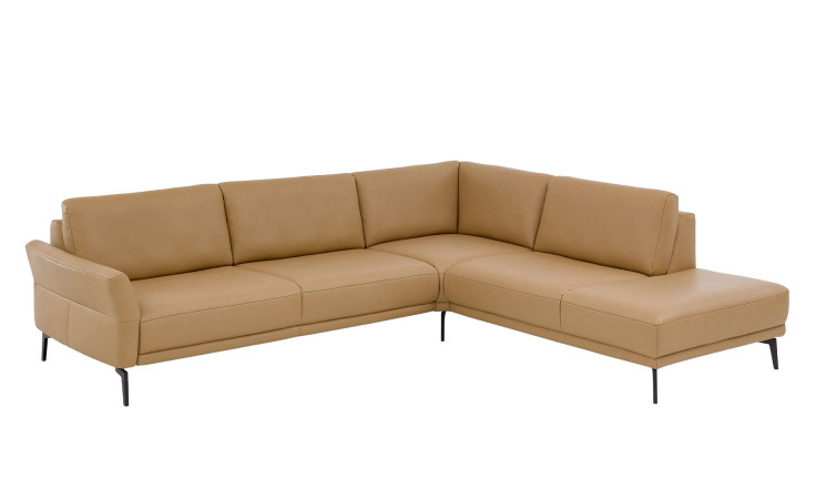 Basis-Ecksofa plano|FORM Formello,in der Fatbausführung Honey, Schrägansicht