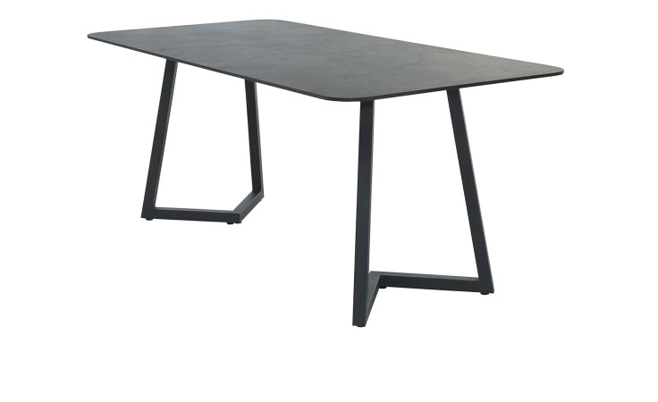 Esstisch Olga mit einer Tischplatte aus Holzwerkstoff & Keramik in Dunkelgrau und einem schwarzen Metallgestell.