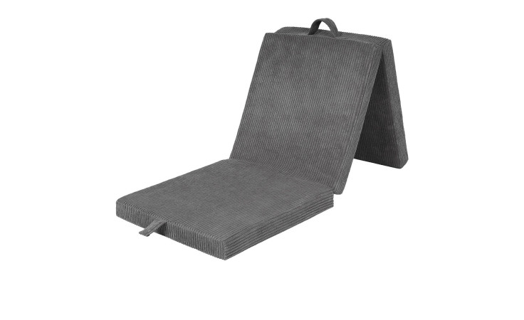 Faltmatratze Easydream, grau, mit Tragegriffen; teilweise ausgeklappt, Maße: H 70 cm, B 63 cm, T 27 cm.
