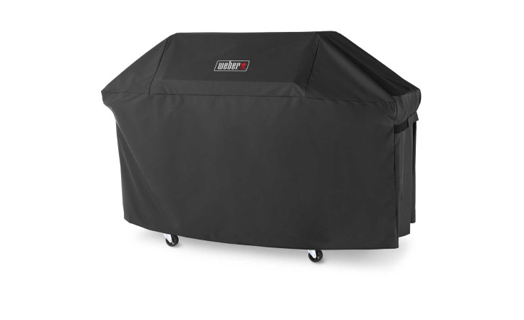 Eine schwarze Weber Abdeckhaube Premium für Genesis Gasgrills, wetterfester Stoff, auf Rollen, weißer Hintergrund.