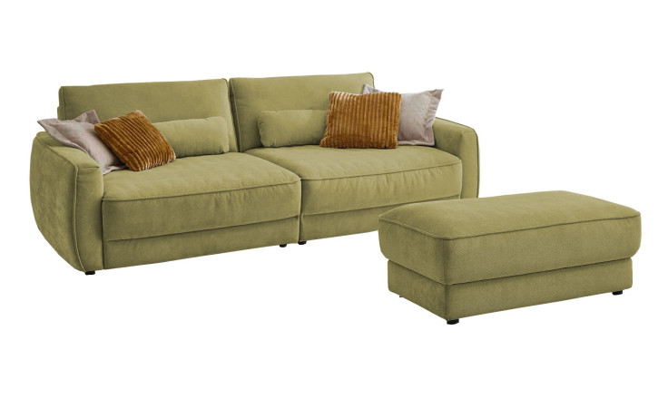 Komfort-Big Sofa planoform Cochem in der Farbe Hellgrün mit mehreren Kissen, zwei davon sind braun, und der passende Hocker dazu