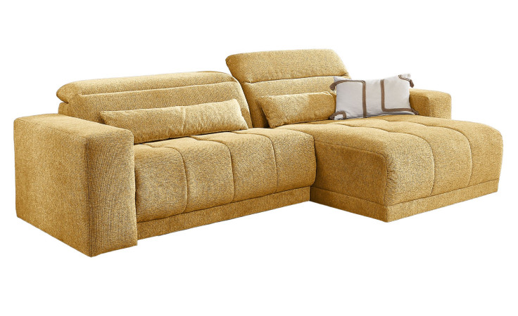 Wohnlandschaft Leona in Beige, langlebiger Microfaserbezug, mit Ottoman rechts freigestellt vor weißem Hintergrund.
