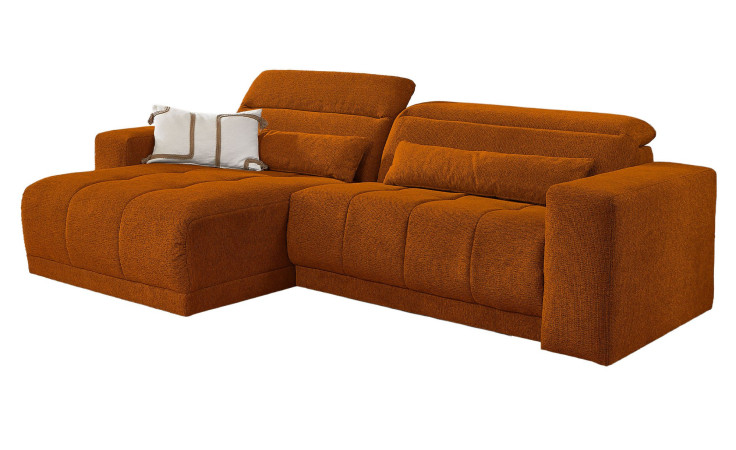 Wohnlandschaft Leona in Orange, langlebiger Microfaserbezug, mit Ottomane links freigestellt vor weißem Hintergrund.