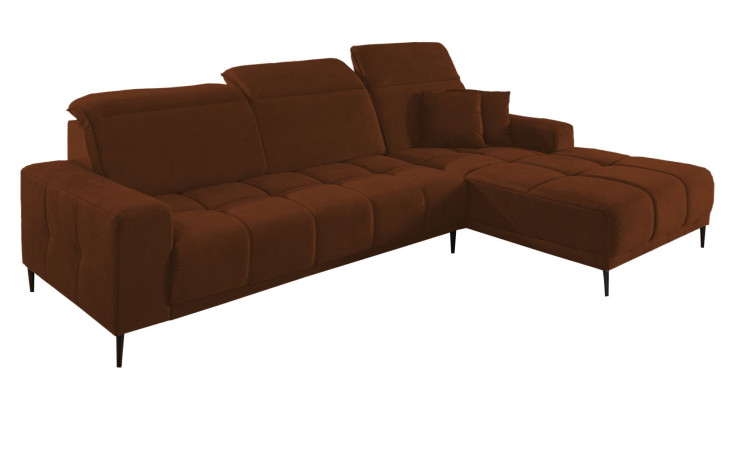 Komfort-Wohnlandschaft Luan in einem braunen Bezugsstoff mit zwei Zierkissen.