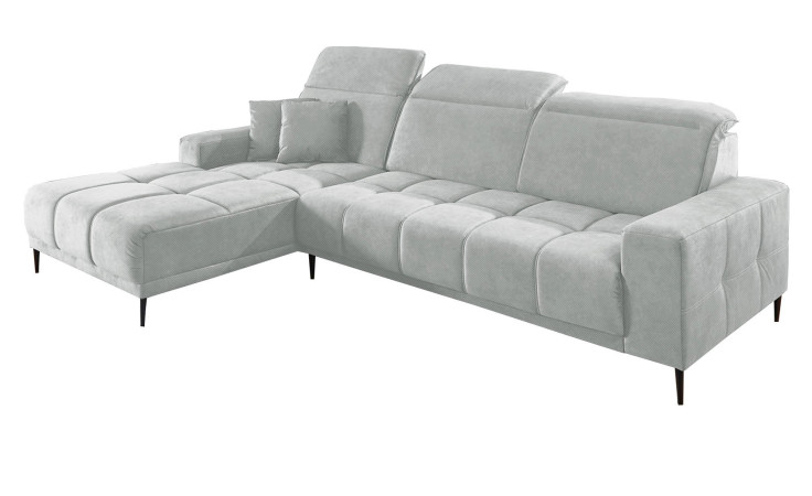 Komfort-Wohnlandschaft Luan in einem hellgrauen Bezugsstoff mit zwei Zierkissen.