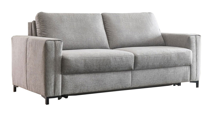 Hukla Basis-Schlafsofa Pickering, hellgrau, breite Armlehnen, 2 Sitzkissen, Metallgestell; weißer Hintergrund.