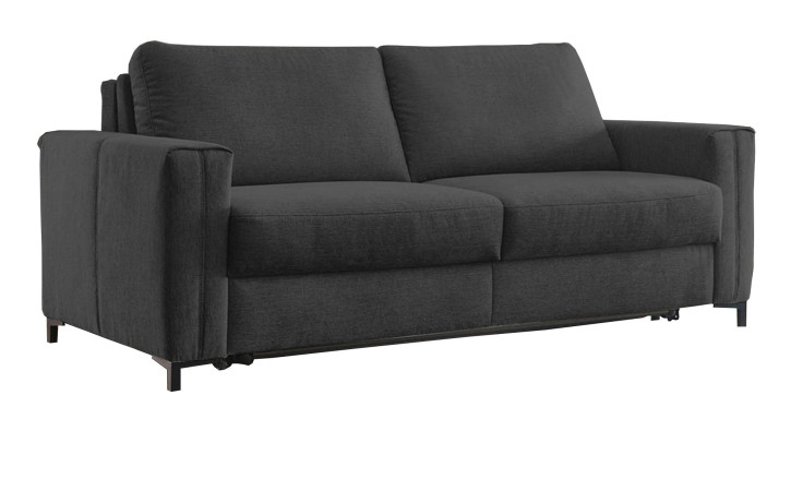 Dunkelgraues Hukla Basis-Schlafsofa „Pickering“ mit breiten Armlehnen, Metallbeinen und Schlaffunktion vor weißem Hintergrund.