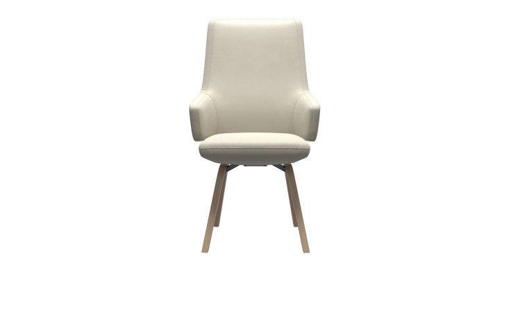 Stuhl Vanilla mit Leder in der Farbe Vanilla und einem Holzgestell. 