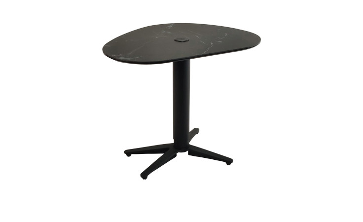 Beistelltisch Schwerin mit einer Tischplatte aus Keramik und einem sternenförmigen Metallgestell in Schwarz