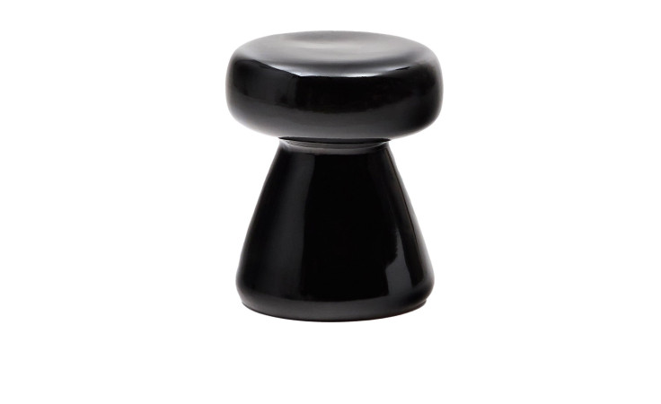 Beistelltisch Manya von Kave Home in Schwarz lackiert aus Zement