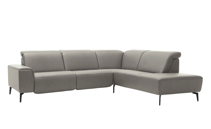 Basis-Ecksofa MR 1320 in einem Echtleder-Bezug in Grau. Schräge Frontansicht
