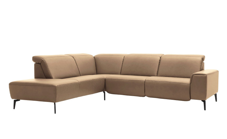 Basis-Ecksofa MR 1320 in einem Echtleder-Bezug in Nougat. Schräge Frontansicht