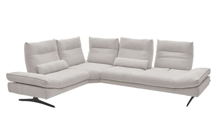 Basis-Ecksofa Musterring MR 2795, in der Farbausführung Ivory, Schrägansicht mit Sitztiefenverstellung