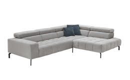 Komfort - Ecksofa plano|FORM Manila in der Farbausfürung Silber, mit zwei Kissen