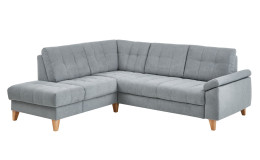 Basis-Ecksofa plano|FORM Rügen im bezugsstoff Ice mit Wildeichefüße. Schräge Seitenansicht.
