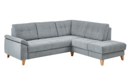 Basis-Ecksofa plano|FORM Rügen im bezugsstoff Ice mit Wildeichefüße. Schräge Seitenansicht.