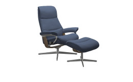 Relaxsessel mit Hocker Stressless View (M) Cross, in der Farbausführung Oxford Blue, Schrägansicht