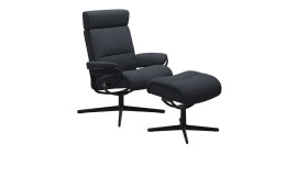 Relaxsessel mit Hocker Stressless Tokyo M Cross, Bezug in Orchid Bouclé Blue und Gestell in Mattschwarz aus Aluminium